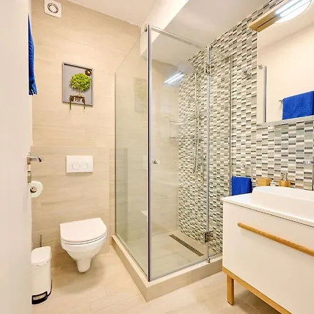 Aquarama View 2br Free Parking Appartement