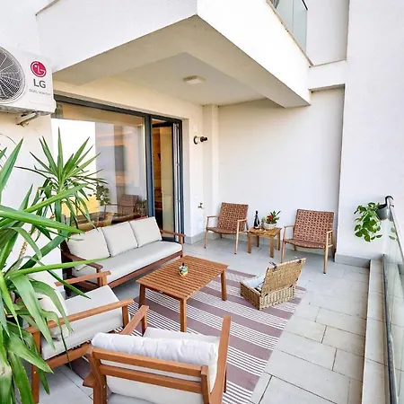 Aquarama View 2br Free Parking Apartment Mamaia