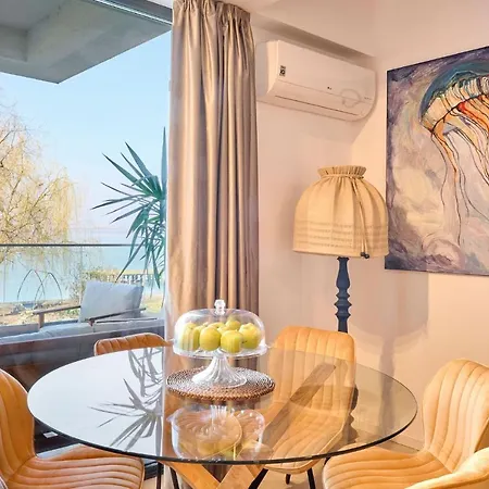 Aquarama View 2br Free Parking Mamaia