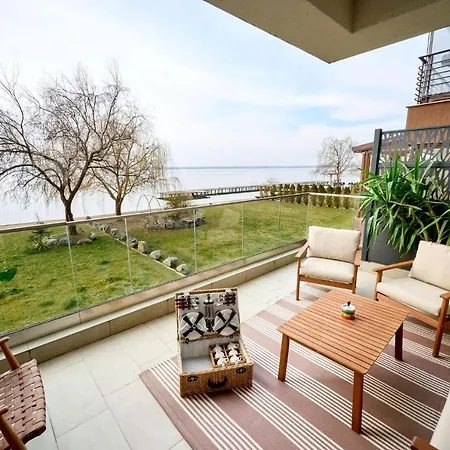 Aquarama View 2br Free Parking Mamaia