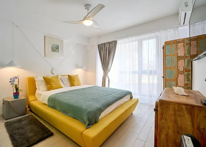 Aquarama View 2br Free Parking * Mamaja