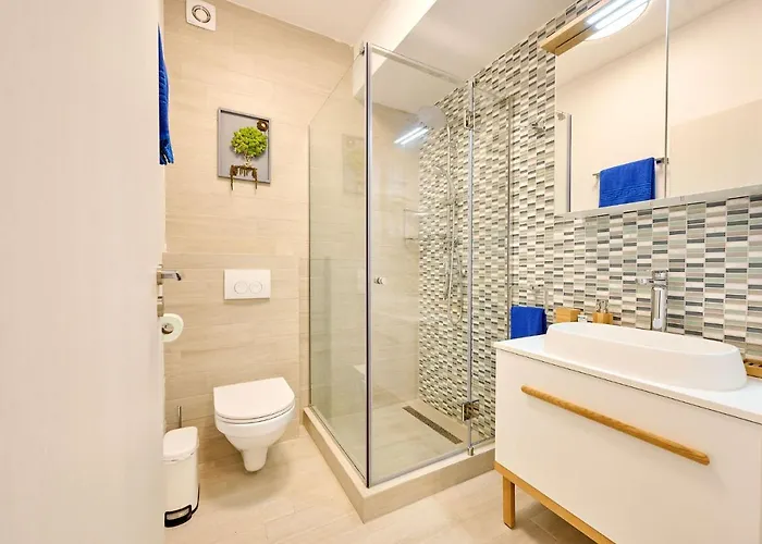 Aquarama View 2br Free Parking Apartament