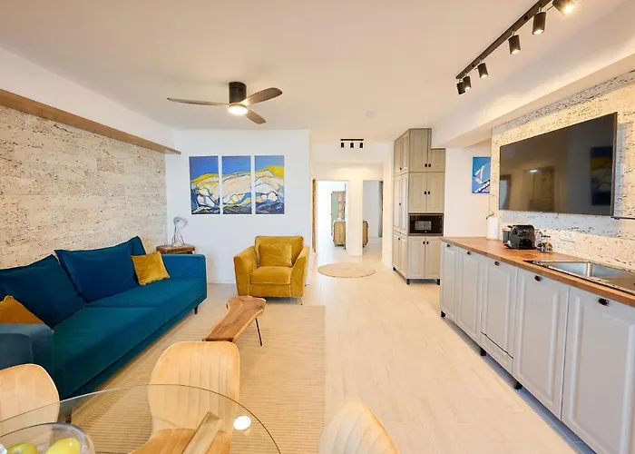 Aquarama View 2br Free Parking *