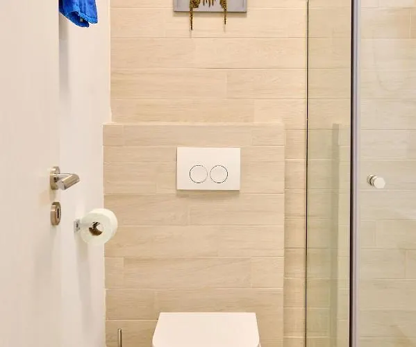 Aquarama View 2br Free Parking * Mamaja